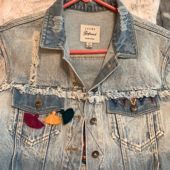 🐘NWOT Gorgeous and Super Cool Elephant Embroidered Jean Jacket XS🐘 - Picture 2 of 9